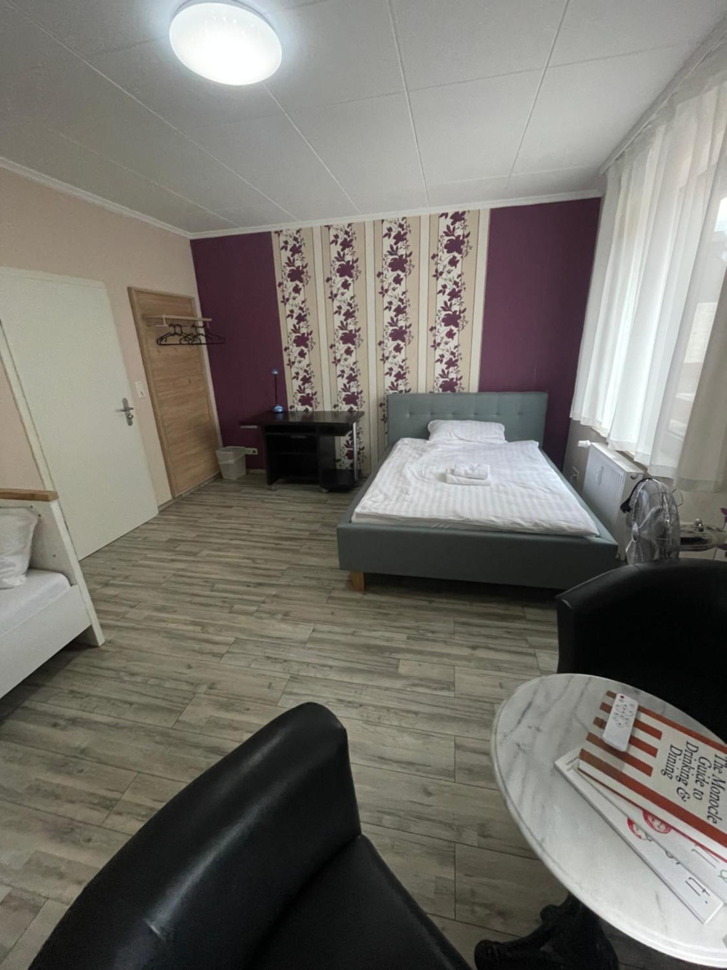 Bequemes Zimmer In Moderner Unterkunft My Pension Duisburg Kültér fotó